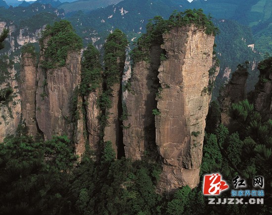 黄石寨索道运力充足 对景区排长队说“不”